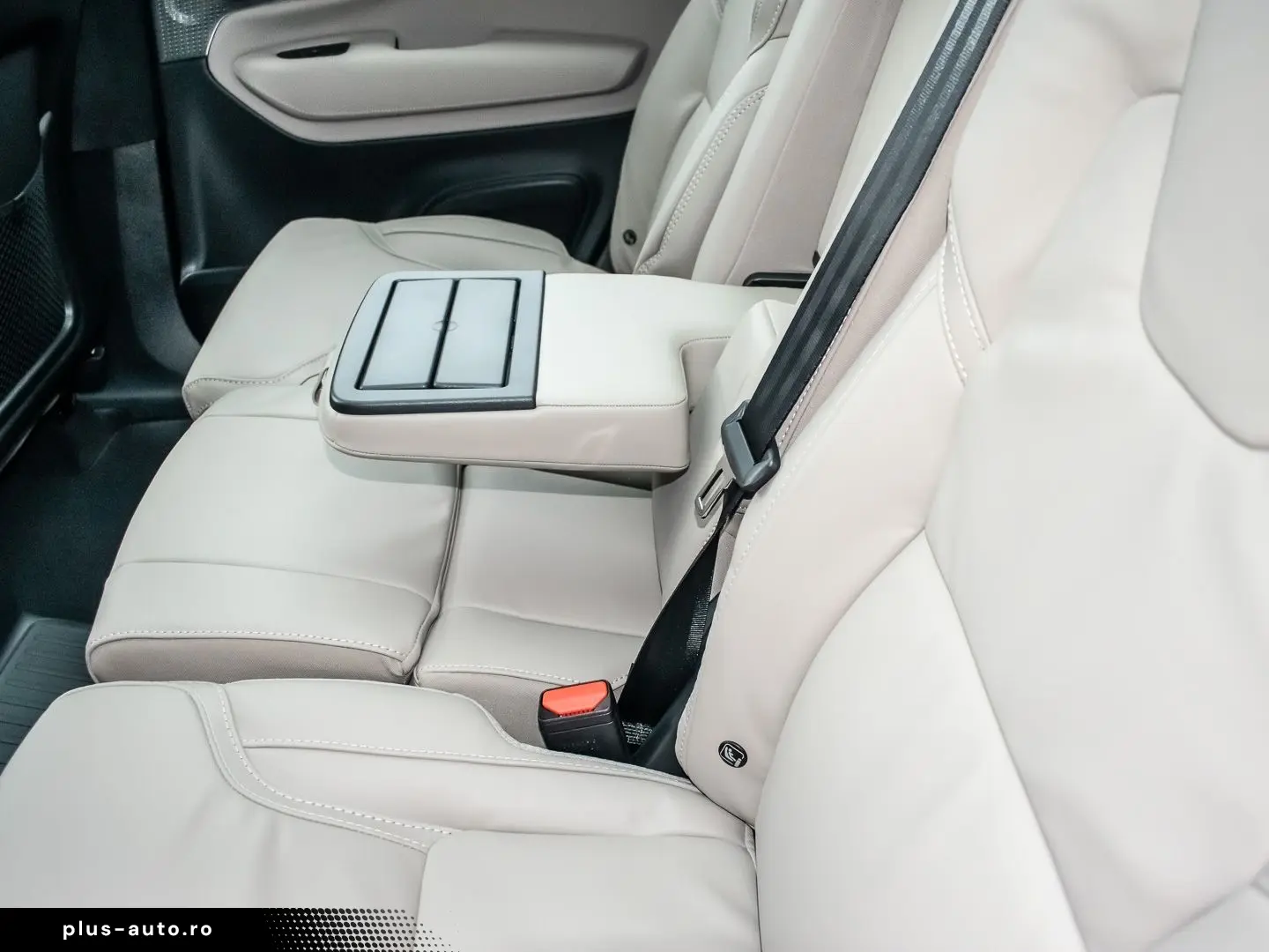 VOLVO XC90 T8 Plug-In Hybrid AWD Ultra Dark 7-Sitzer M