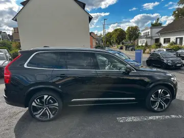 VOLVO XC90 T8 AWD Ultra 7Sitzer Pano Luft AHK HUD 22…