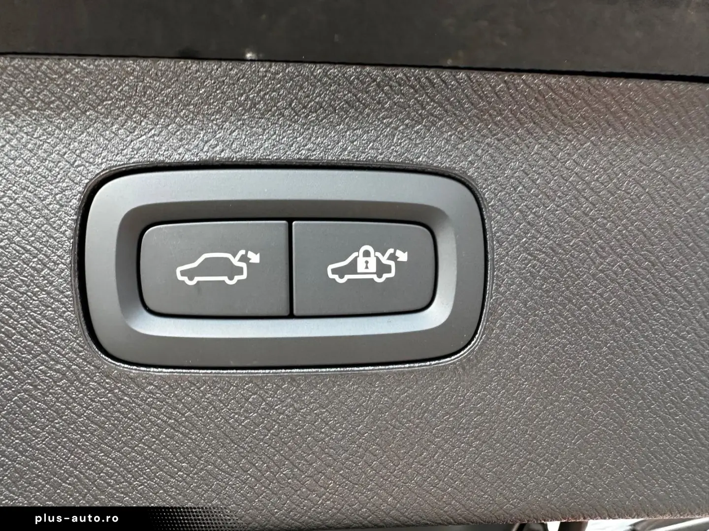VOLVO XC90 T8 AWD Ultra 7Sitzer Pano Luft AHK HUD 22&hellip;