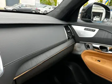 VOLVO XC90 T8 AWD Ultra 7Sitzer Pano Luft AHK HUD 22…