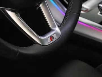 AUDI SQ8 TFSI Facelift Leder Matrix Pano BangO ACC 23