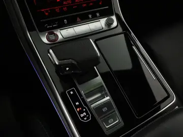 AUDI SQ8 TFSI Facelift Leder Matrix Pano BangO ACC 23