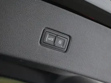 AUDI SQ8 TFSI Facelift Leder Matrix Pano BangO ACC 23