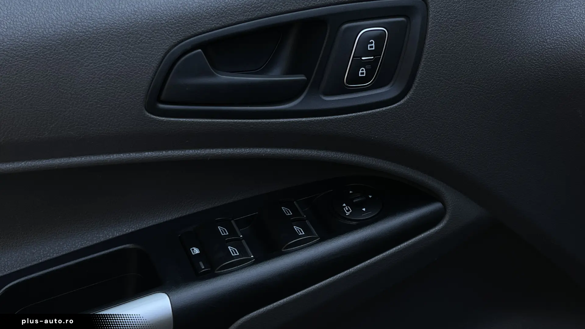 FORD TOURNEO CONNECT MAXI-7 LOCURI