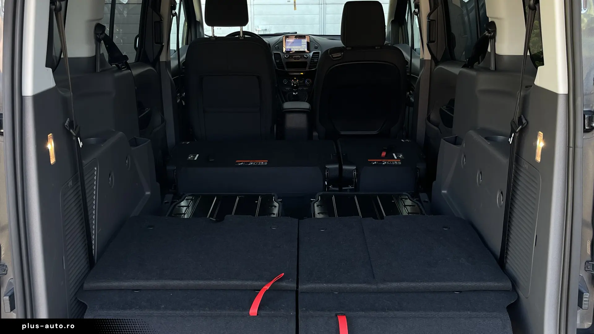 FORD TOURNEO CONNECT MAXI-7 LOCURI