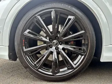AUDI SQ8 TFSI qu BLACK PANO STANDHZ B&O AHK HuD LASER