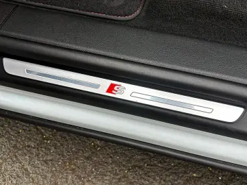 AUDI SQ8 TFSI qu BLACK PANO STANDHZ B&O AHK HuD LASER