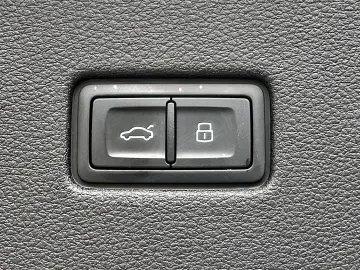 AUDI SQ8 TFSI qu BLACK PANO STANDHZ B&O AHK HuD LASER