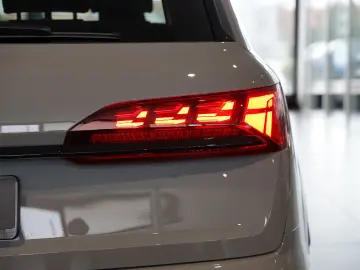 Audi SQ7 TFSI   Pano   Carbon   HuD   B&O