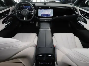 MERCEDES-BENZ E 200 T 4M AMG SUPERSCREEN AHK PANO ST…