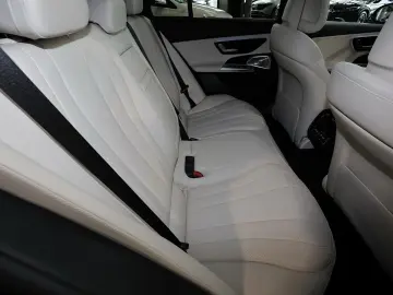 MERCEDES-BENZ E 200 T 4M AMG SUPERSCREEN AHK PANO ST…