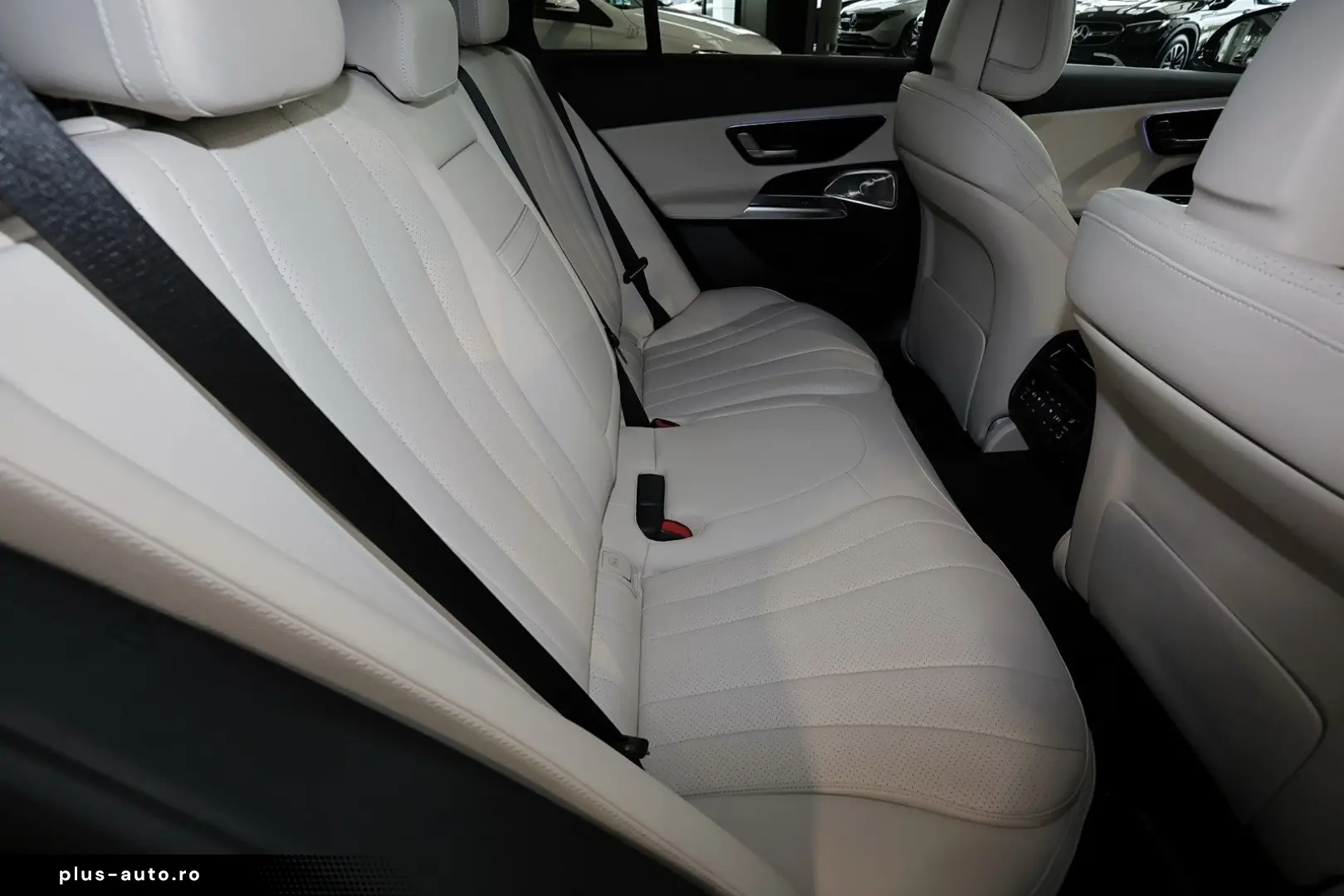 MERCEDES-BENZ E 200 T 4M AMG SUPERSCREEN AHK PANO ST&hellip;