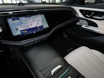 MERCEDES-BENZ E 200 T 4M AMG SUPERSCREEN AHK PANO ST…