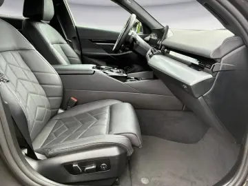 BMW 520d xDrive Limousine M Sportpaket Komfortsitze