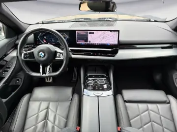 BMW 520d xDrive Limousine M Sportpaket Komfortsitze