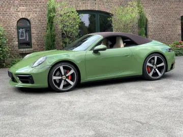PORSCHE 992 911  4S Cabriolet PTS-OLIVEGRÜN HERITAGE SPO