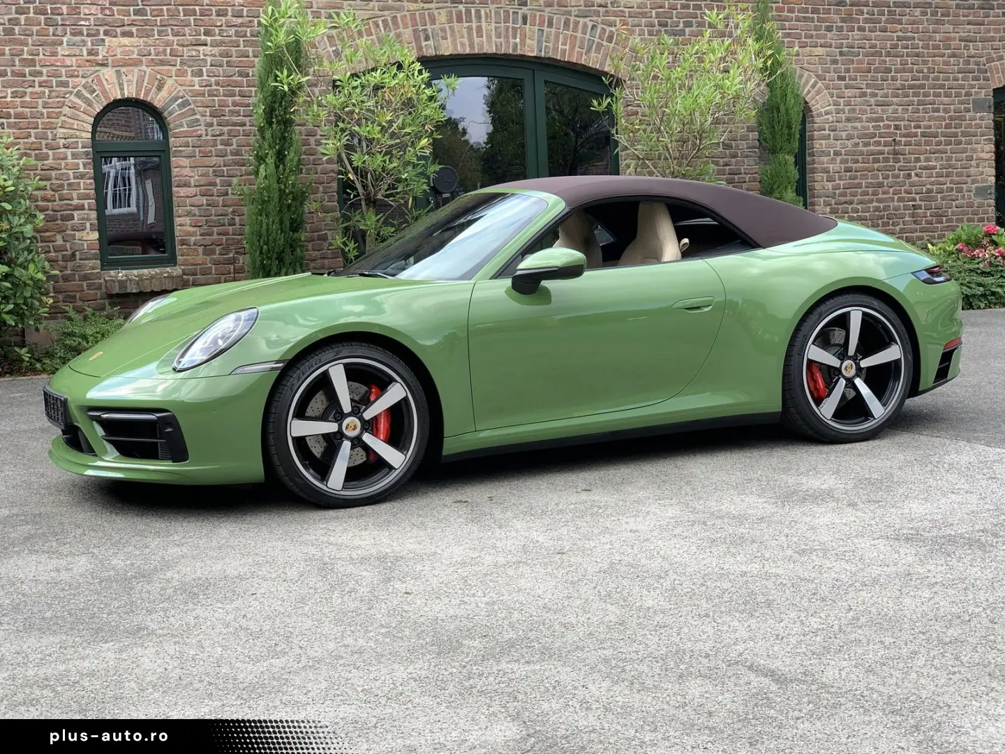 PORSCHE 992 911  4S Cabriolet PTS-OLIVEGRÜN HERITAGE SPO