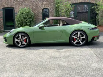 PORSCHE 992 911  4S Cabriolet PTS-OLIVEGRÜN HERITAGE SPO