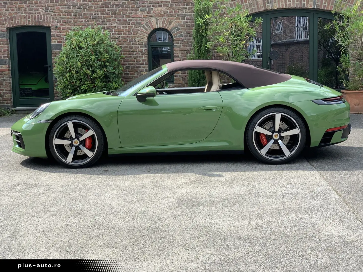 PORSCHE 992 911  4S Cabriolet PTS-OLIVEGRÜN HERITAGE SPO