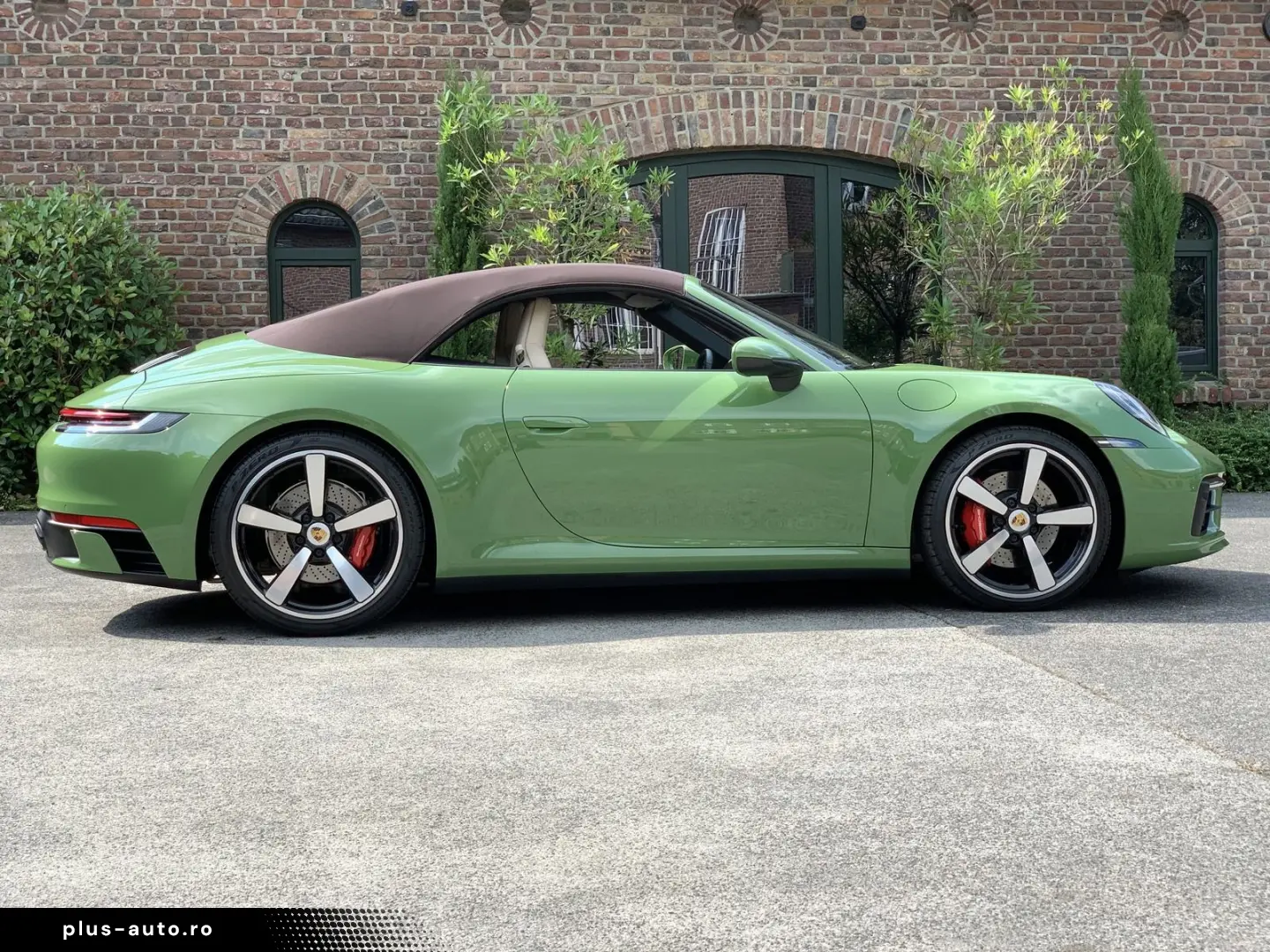 PORSCHE 992 911  4S Cabriolet PTS-OLIVEGRÜN HERITAGE SPO