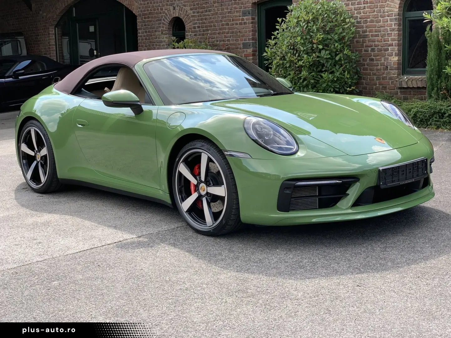 PORSCHE 992 911  4S Cabriolet PTS-OLIVEGRÜN HERITAGE SPO