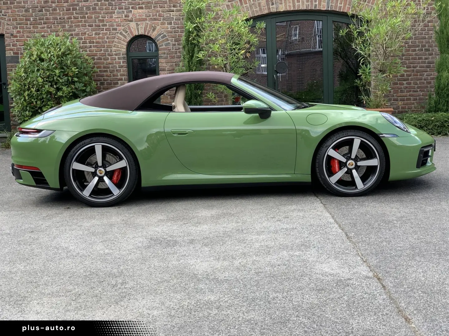 PORSCHE 992 911  4S Cabriolet PTS-OLIVEGRÜN HERITAGE SPO