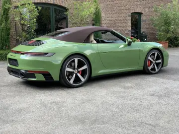 PORSCHE 992 911  4S Cabriolet PTS-OLIVEGRÜN HERITAGE SPO