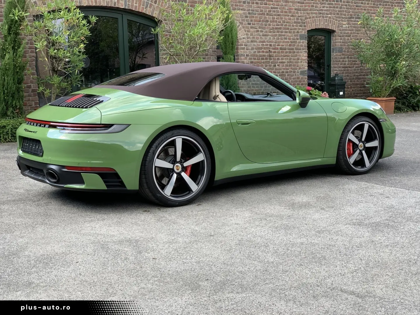 PORSCHE 992 911  4S Cabriolet PTS-OLIVEGRÜN HERITAGE SPO