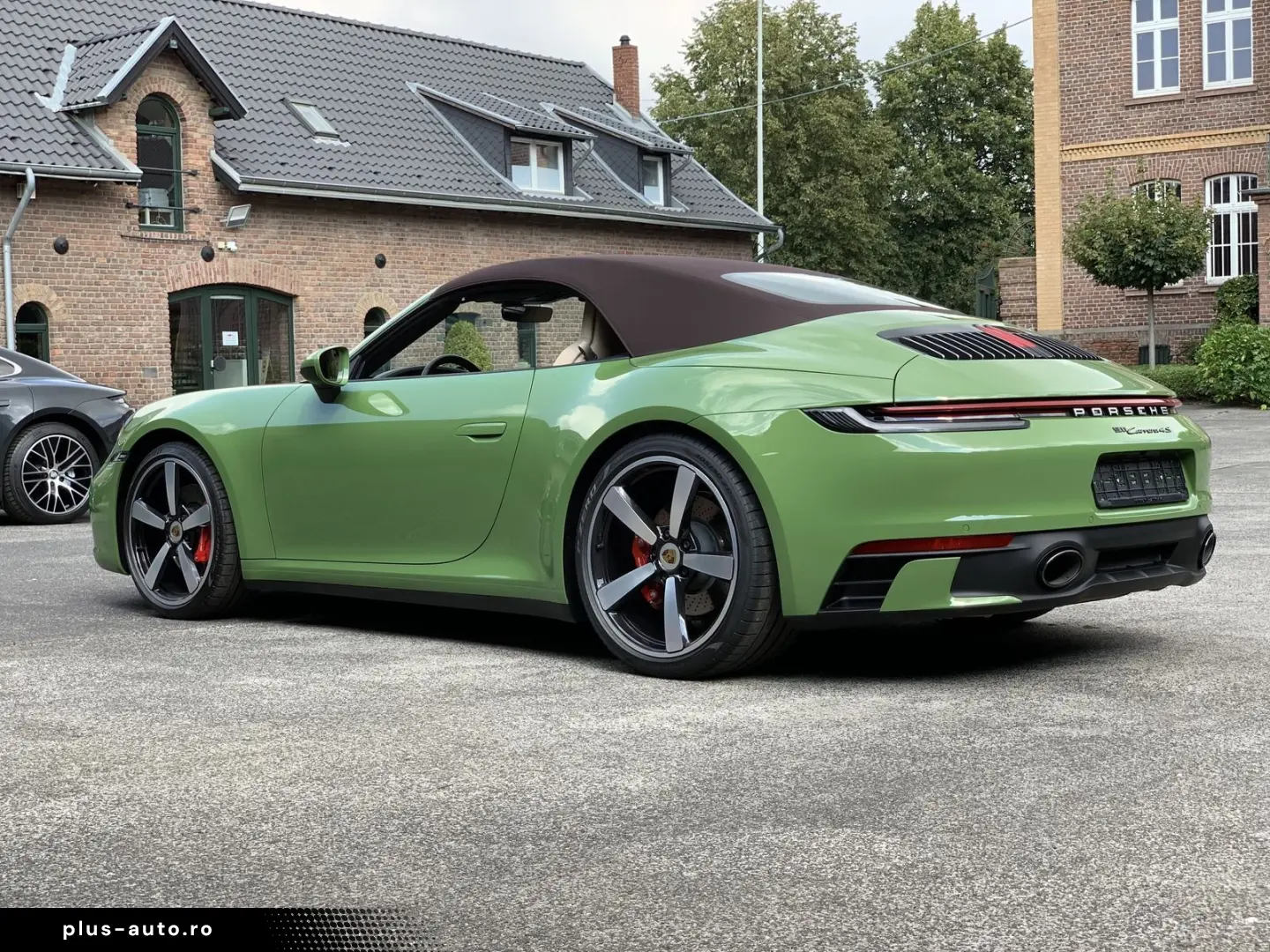 PORSCHE 992 911  4S Cabriolet PTS-OLIVEGRÜN HERITAGE SPO