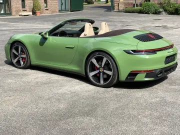 PORSCHE 992 911  4S Cabriolet PTS-OLIVEGRÜN HERITAGE SPO