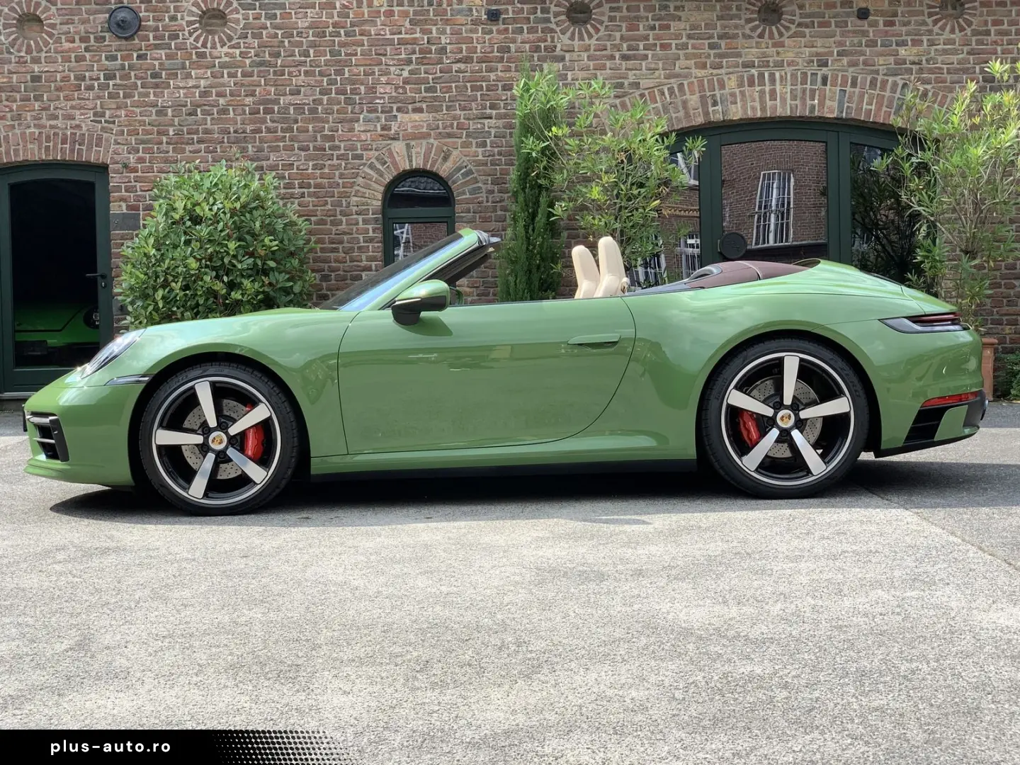 PORSCHE 992 911  4S Cabriolet PTS-OLIVEGRÜN HERITAGE SPO