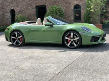 PORSCHE 992 911  4S Cabriolet PTS-OLIVEGRÜN HERITAGE SPO