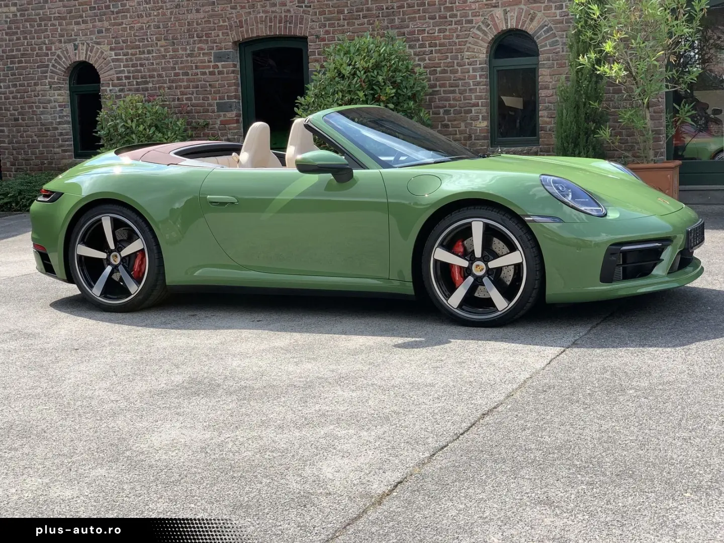 PORSCHE 992 911  4S Cabriolet PTS-OLIVEGRÜN HERITAGE SPO