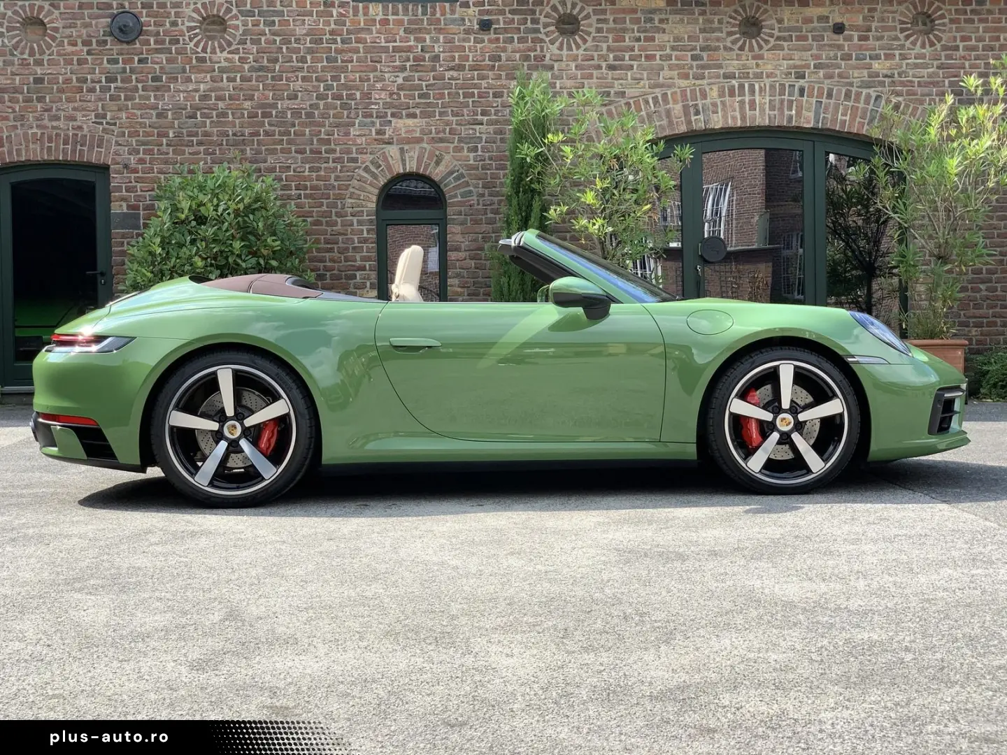 PORSCHE 992 911  4S Cabriolet PTS-OLIVEGRÜN HERITAGE SPO