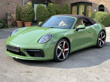 PORSCHE 992 911  4S Cabriolet PTS-OLIVEGRÜN HERITAGE SPO