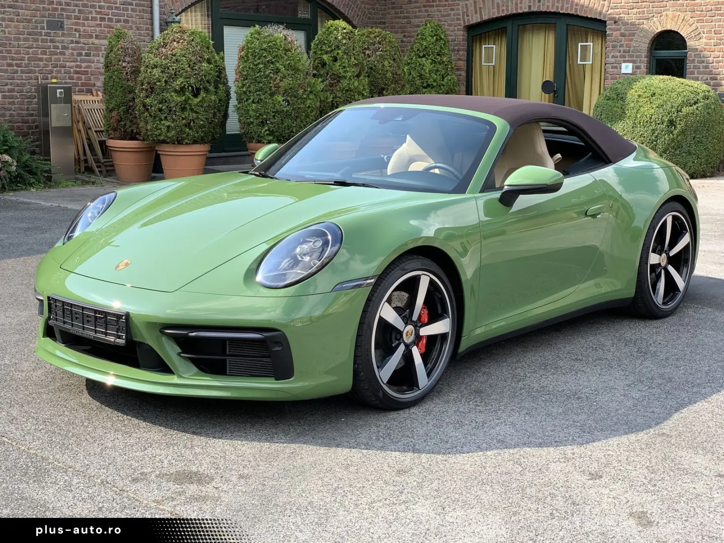 PORSCHE 992 911  4S Cabriolet PTS-OLIVEGRÜN HERITAGE SPO