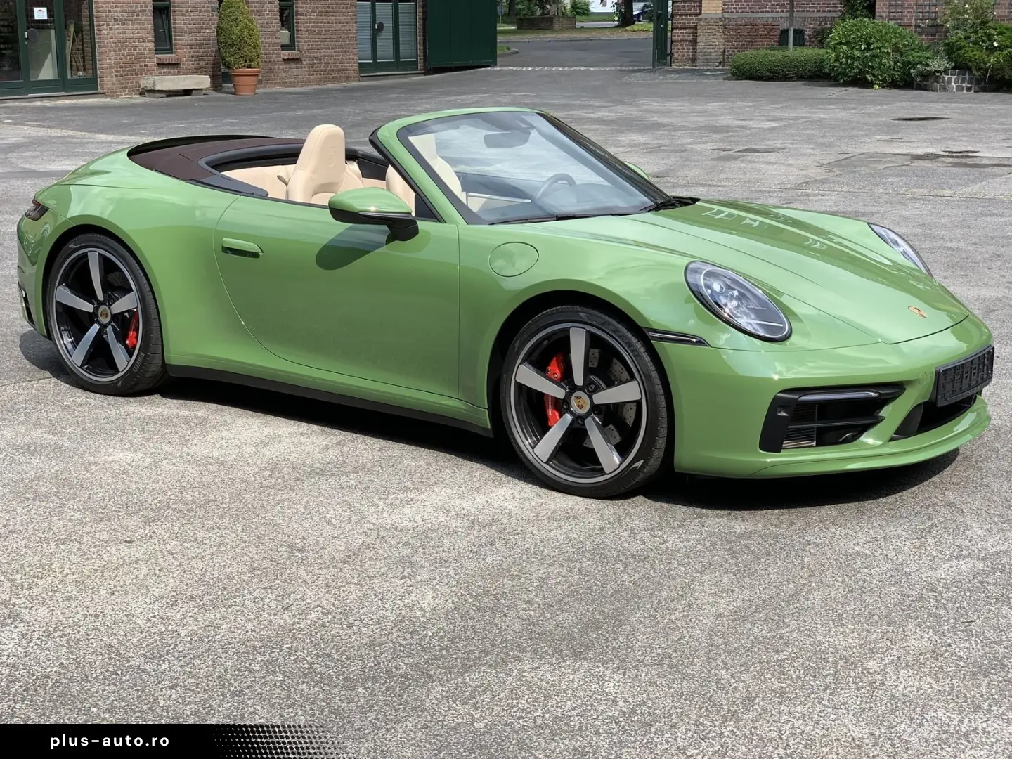 PORSCHE 992 911  4S Cabriolet PTS-OLIVEGRÜN HERITAGE SPO