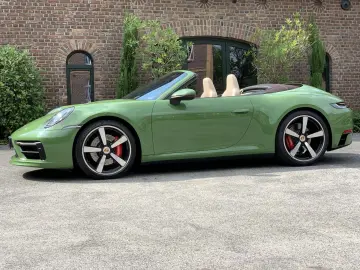 PORSCHE 992 911  4S Cabriolet PTS-OLIVEGRÜN HERITAGE SPO