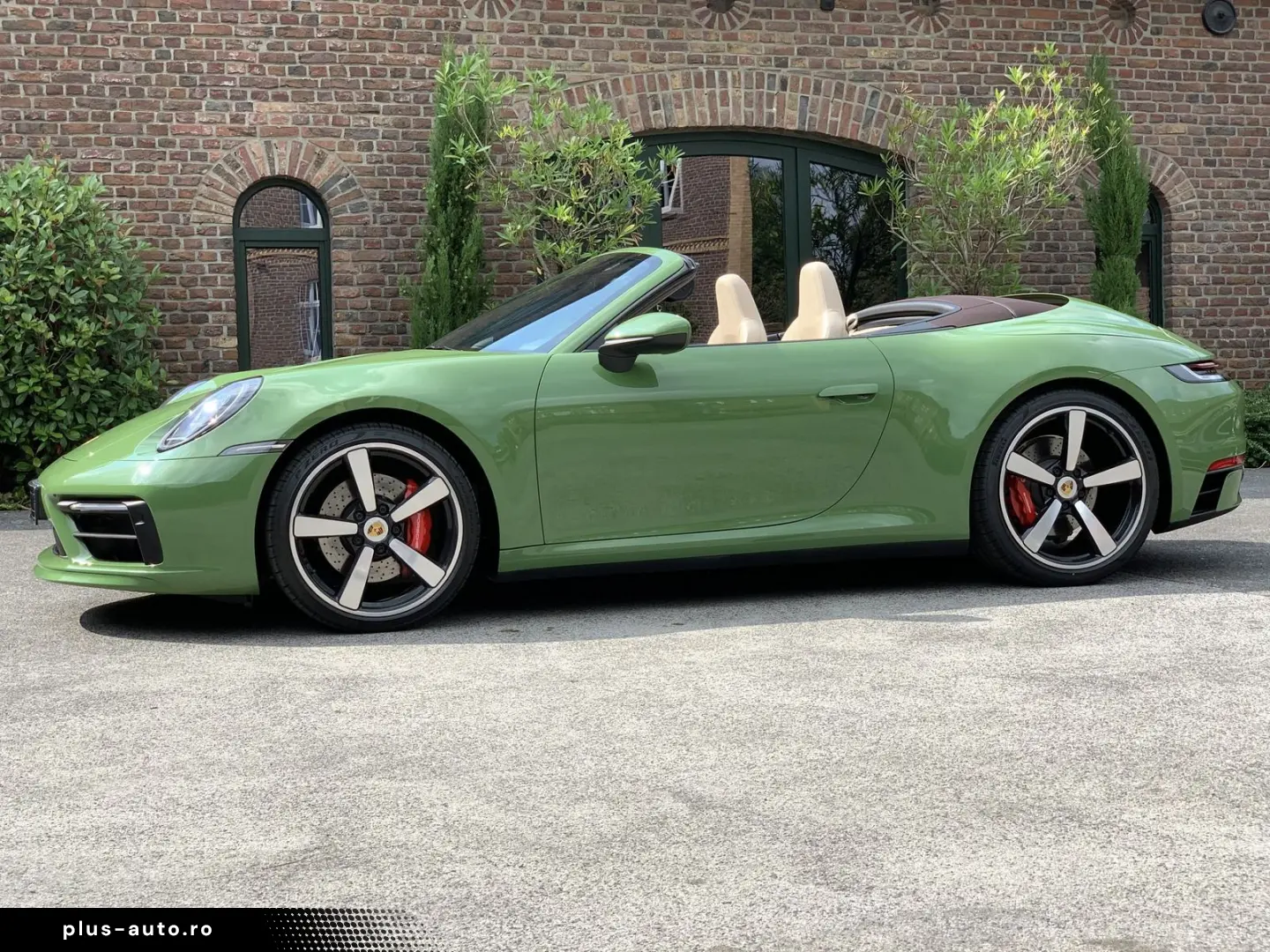 PORSCHE 992 911  4S Cabriolet PTS-OLIVEGRÜN HERITAGE SPO