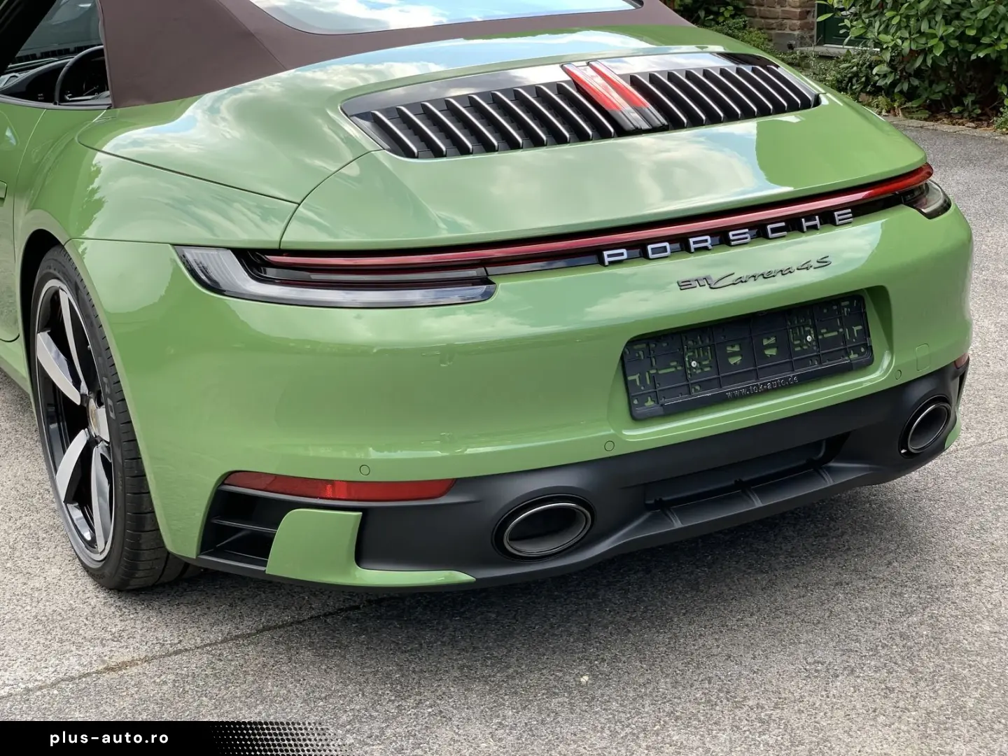 PORSCHE 992 911  4S Cabriolet PTS-OLIVEGRÜN HERITAGE SPO