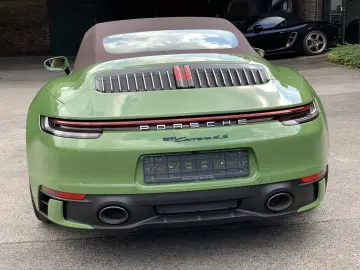 PORSCHE 992 911  4S Cabriolet PTS-OLIVEGRÜN HERITAGE SPO