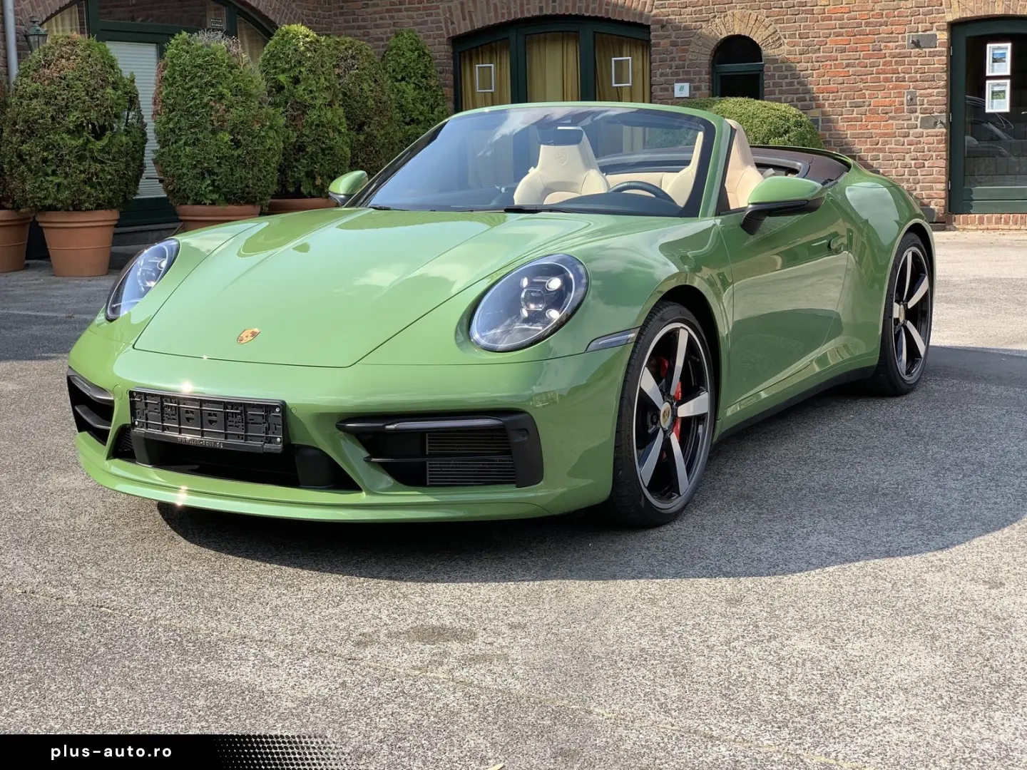 PORSCHE 992 911  4S Cabriolet PTS-OLIVEGRÜN HERITAGE SPO