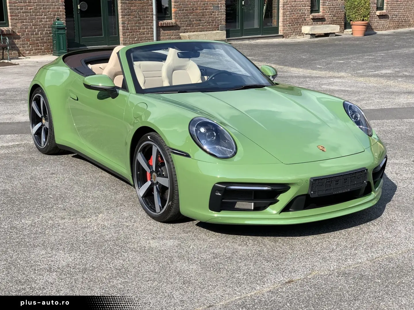 PORSCHE 992 911  4S Cabriolet PTS-OLIVEGRÜN HERITAGE SPO