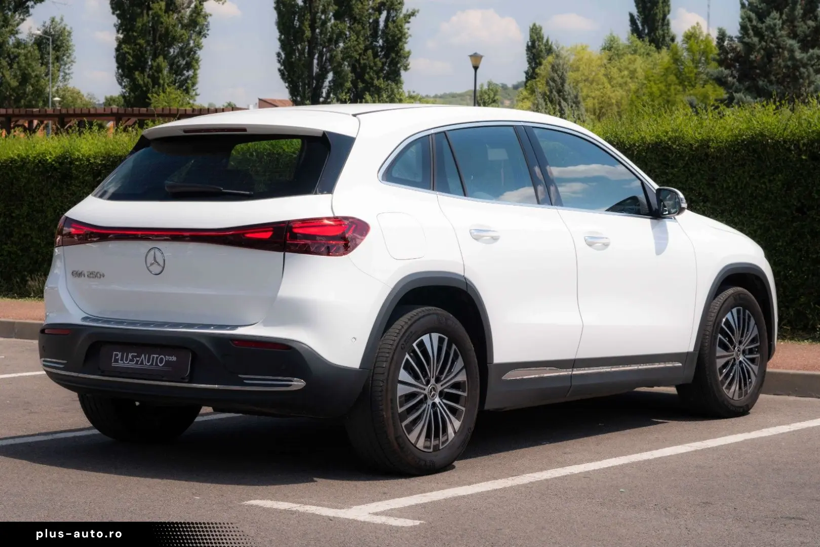 MERCEDES-BENZ EQA 250