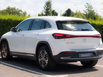 MERCEDES-BENZ EQA 250