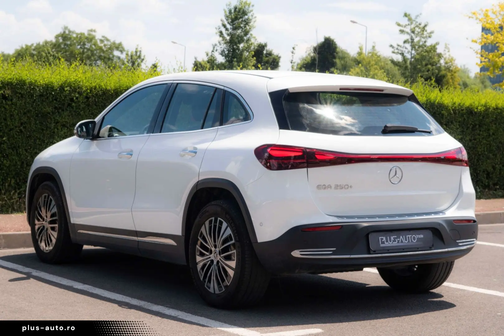 MERCEDES-BENZ EQA 250