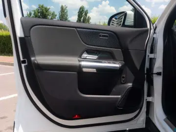 MERCEDES-BENZ EQA 250