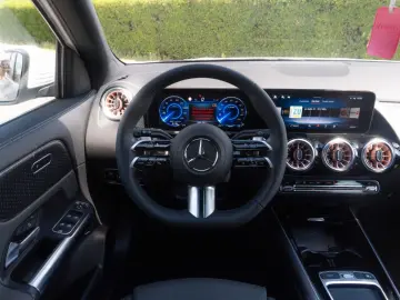 MERCEDES-BENZ EQA 250