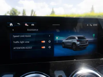 MERCEDES-BENZ EQA 250