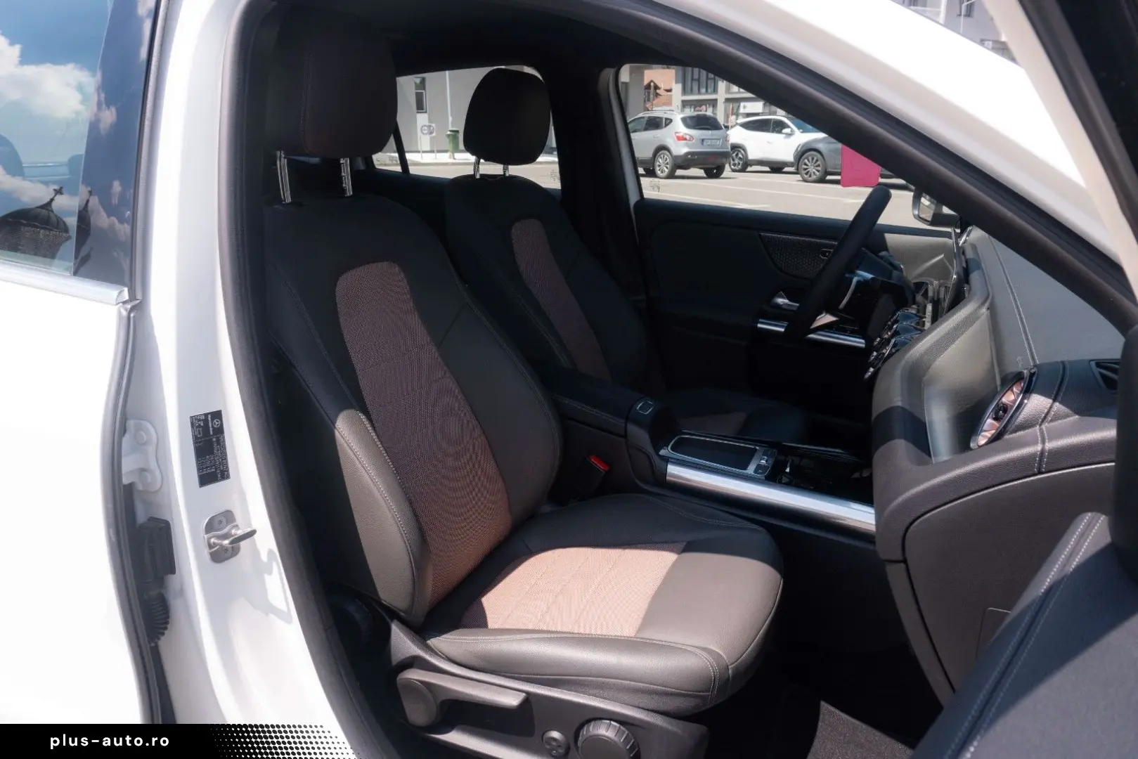 MERCEDES-BENZ EQA 250